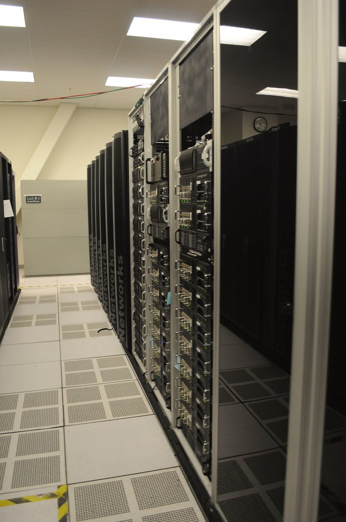 Racks serveurs et supervision pour veille sectorielle et enjeux op?rationnels